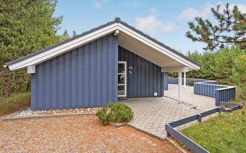 Guththorm - 600M from the Sea: Sommerhus, Have, Sidespor, Garden Bygninger, Skygge, Gård, Backyard, Lawn, Stuehus, Landscaping