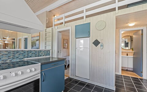 Sviðandi - 1.5Km from the Sea: Træ, Gulvbelægning, Loft, Etage, Countertop, Køkken, Værelse, Cabinetry, Bejdse, Trægulve