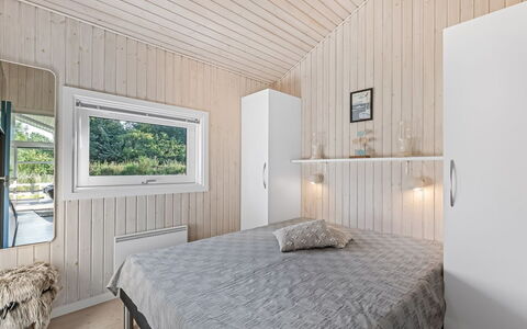 Sviðandi - 1.5Km from the Sea: Træ, Soveværelse, Loft, Seng, Etage, Indretning, Gulvbelægning, Hjem, Sengetøj, Sengetøj