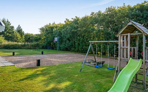 Sviðandi - 1.5Km from the Sea: Græs, Have, Land Lot, Lawn, Skygge, Landscaping, Backyard, Legetøjsrutsjebane, Gård