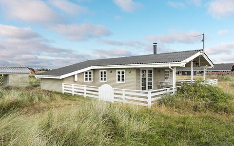 Dortea - 600M from the Sea: Tag, Hus, Hjem, Sommerhus, Sidespor, Stuehus, Veranda