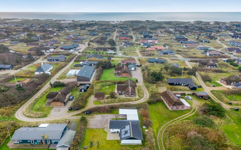 Safina - from the Sea: Græs, Hus, Tag, Sommerhus, Hjem, Busk, Stuehus, Land Lot, Landdistrikt