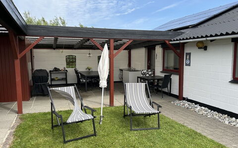 Safina - from the Sea: Græs, Hus, Tag, Sommerhus, Hjem, Busk, Stuehus, Land Lot, Landdistrikt