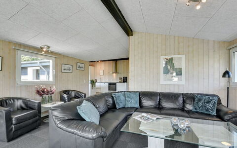 Jess - from the Sea: Loft, Indretning, Møbel, Gulvbelægning, Etage, Værelse, Couch, Stue, Lysarmatur