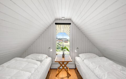 Klimentina - 150M from the Sea: Træ, Loft, Etage, Gulvbelægning, Indretning, Soveværelse, Hårdttræ, Bejdse, Seng, Attic