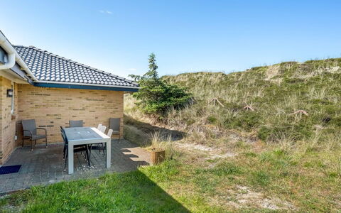 Ewy - 300M from the Sea: Hus, Hjem, Tag, Sommerhus, Busk, Sidespor, Dør, Have, Stuehus