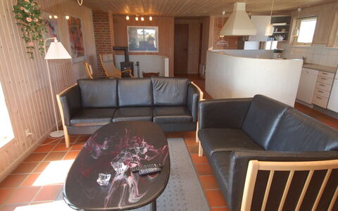 Riborg - from the Sea: Møbel, Gulvbelægning, Træ, Indretning, Etage, Couch, Stue, Værelse, Kaffebord, Bejdse