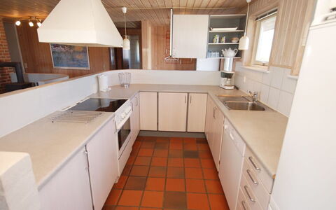 Riborg - from the Sea: Køkken, Countertop, Gulvbelægning, Indretning, Cabinetry, Etage, Træ, Håndvask, Køkken Apparat, Køkkenvask