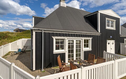 Jannike - 100M from the Sea: Træ, Tag, Hjem, Sommerhus, Hus, Sidespor, Dør, Skydevindue, Veranda, Hårdttræ