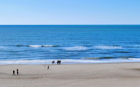 Jannike - 100M from the Sea: Blå, Vand, Krop Af Vand, Strand, Naturligt Miljø, Horisont, Hav, Kyst