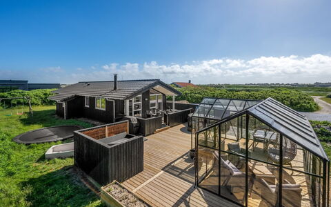 Erza - 500M from the Sea: Tag, Arkitektur, Hjem, Land Lot, Kompositmateriale, Sommerhus, Dæk, Veranda, Estate, Sidespor