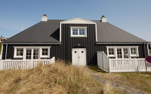 Eleonore - 100M from the Sea: Hus, Tag, Hjem, Sommerhus, Skur, Garden Bygninger, Sidespor, Gård, Bjælkehytte, Hytte