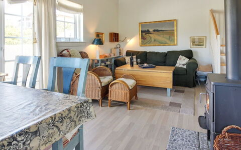 Eleonore - 100M from the Sea: Hus, Tag, Hjem, Sommerhus, Skur, Garden Bygninger, Sidespor, Gård, Bjælkehytte, Hytte