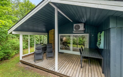 Fredger - 1.8Km from the Sea: Veranda, Sommerhus, Hjem, Sidespor, Tag, Dør, Garden Bygninger, Skur, Skygge, Estate