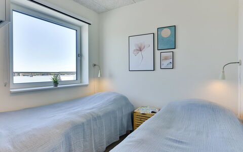 Aiana - 250M from the Sea: Væg, Loft, Etage, Soveværelse, Indretning, Lejlighed, Sengetøj, Seng, Sengetøj, Dagslys