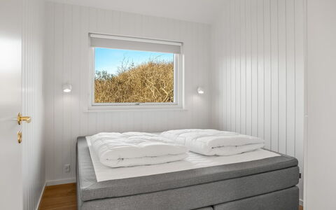 Edmond - 995M from the Sea: Loft, Soveværelse, Etage, Sengetøj, Seng, Sengetøj, Bed Frame, Design, Lysarmatur, Sengetøj