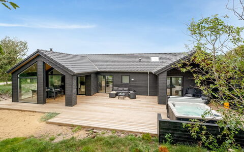 Edmond - 995M from the Sea: Hus, Tag, Hjem, Sommerhus, Skur, Garden Bygninger, Sidespor, Gård, Bjælkehytte, Hytte