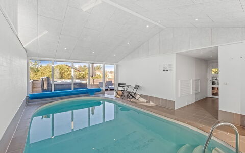 Bela - from the Sea: Loft, Gulvbelægning, Etage, Indretning, Kompositmateriale, Svømmepøl, Design, Skygge, Hårdttræ, Dagslys