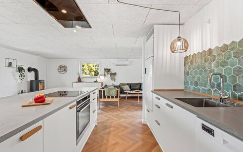 Bela - from the Sea: Gulvbelægning, Køkken, Træ, Loft, Countertop, Etage, Indretning, Større Bandage, Køkken Apparat, Lysarmatur