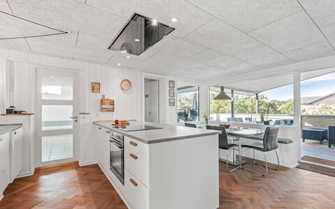 Bela - from the Sea: Loft, Træ, Gulvbelægning, Etage, Indretning, Køkken, Større Bandage, Countertop, Lysarmatur, Køkken Apparat