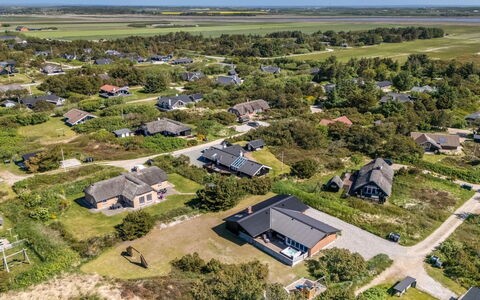Bela - from the Sea: Tag, Landskab, Hjem, Land Lot, Almindeligt, Landdistrikt, Sommerhus, Estate, Mark, Landsby