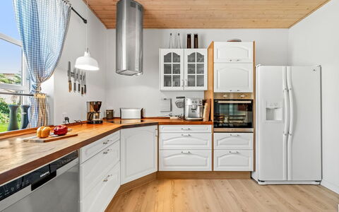 Urte - from the Sea: Køkken, Køkken Apparat, Gulvbelægning, Større Bandage, Træ, Cabinetry, Countertop, Møbel, Indretning, Etage