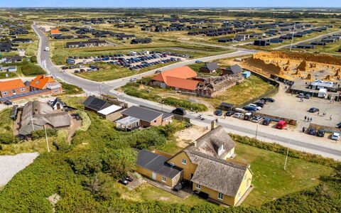 Urte - from the Sea: Hus, Tag, Hjem, Sommerhus, Estate, Stuehus, Villa, Veranda, Sidespor