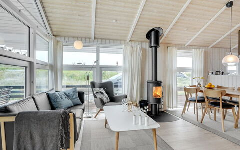 Fejzo - 700M to the Fjord: Møbel, Indretning, Stol, Gulvbelægning, Bord, Udvej, Etage, Loft, Værelse, Eco Hotel