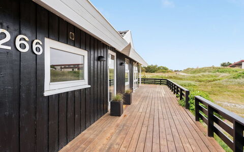 Fejzo - 700M to the Fjord: Møbel, Indretning, Stol, Gulvbelægning, Bord, Udvej, Etage, Loft, Værelse, Eco Hotel