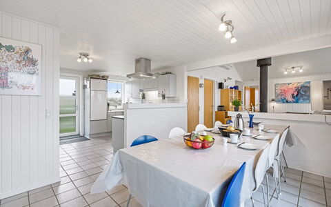 Gottfreda - 330M to the Fjord: Loft, Gulvbelægning, Etage, Indretning, Hjem, Møbel, Dør, Stol, Køkken, Countertop