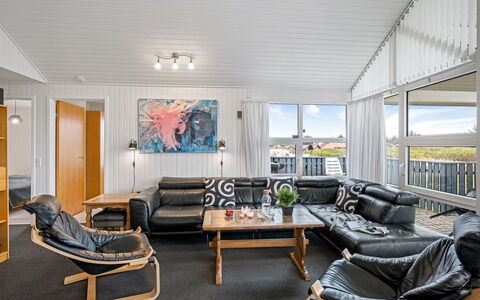 Gottfreda - 330M to the Fjord: Indretning, Møbel, Gulvbelægning, Loft, Etage, Couch, Stue, Trægulve, Lejlighed, Værelse