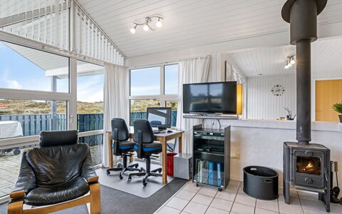 Gottfreda - 330M to the Fjord: Loft, Indretning, Etage, Gulvbelægning, Møbel, Hjem, Værelse, Stue, Stol, Lejlighed