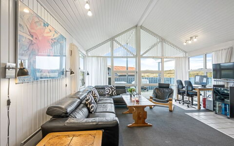 Gottfreda - 330M to the Fjord: Loft, Hjem, Indretning, Sommerhus, Couch, Stue, Lysarmatur, Hårdttræ