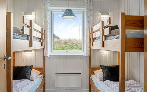 Gottfreda - 330M to the Fjord: Træ, Køjeseng, Indretning, Soveværelse, Møbel, Seng, Værelse, Bed Frame, Loft, Sovesal