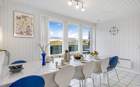 Gottfreda - 330M to the Fjord: Indretning, Loft, Møbel, Gulvbelægning, Hjem, Bord, Køkken & Spisebord, Lysarmatur, Spisestue, Etage