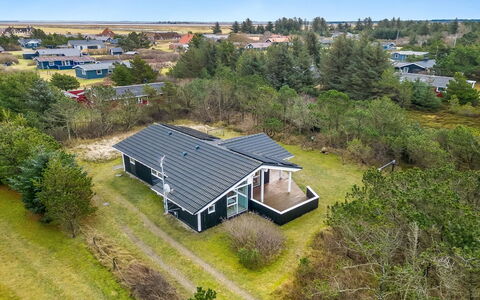 Helen - 500M to the Fjord: Græs, Hus, Tag, Hjem, Sommerhus, Busk, Land Lot, Landdistrikt, Stuehus, Bunddække