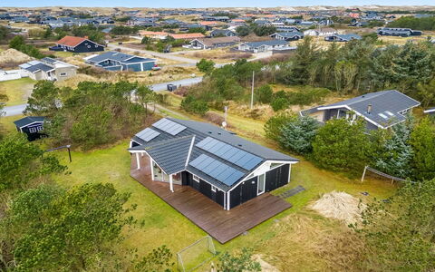 Helen - 500M to the Fjord: Græs, Hus, Tag, Hjem, Sommerhus, Busk, Land Lot, Landdistrikt, Stuehus, Bunddække