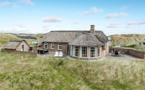Aslaug - 500M from the Sea: Hus, Tag, Hjem, Sommerhus, Estate, Stuehus, Villa, Veranda, Sidespor