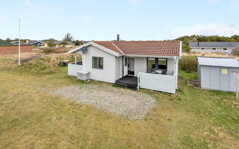 Trineke - from the Sea: Græs, Hus, Tag, Hjem, Sommerhus, Busk, Land Lot, Landdistrikt, Stuehus, Bunddække