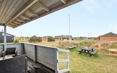 Trineke - from the Sea: Græs, Hus, Tag, Hjem, Sommerhus, Busk, Land Lot, Landdistrikt, Stuehus, Bunddække