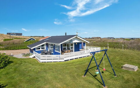 Ingborg - 150M from the Sea: Blå, Hus, Hjem, Sommerhus, Estate, Stuehus, Gård, Veranda, Sidespor, Garden Bygninger