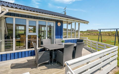 Ingborg - 150M from the Sea: Sommerhus, Veranda, Skygge, Sidespor, Planke, Dæk, Hegn