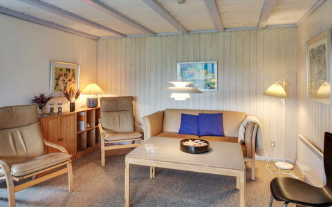 Holte - 700M to the Fjord: Møbel, Indretning, Gulvbelægning, Træ, Etage, Loft, Værelse, Couch, Stue, Billedramme