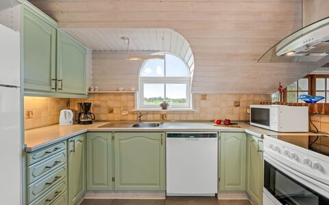 Vangja - 700M to the Fjord: Køkken, Indretning, Gulvbelægning, Countertop, Cabinetry, Træ, Etage, Loft, Møbel, Køkken Apparat