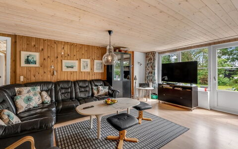 Ludvig - from the Sea: Græs, Hus, Tag, Hjem, Sommerhus, Busk, Land Lot, Landdistrikt, Stuehus, Bunddække
