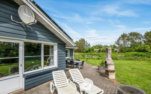 Ludvig - from the Sea: Hus, Sommerhus, Tag, Garden Bygninger, Skygge, Skur, Backyard, Udendørs Møbler, Gård, Lawn