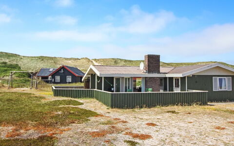 Aase - from the Sea: Hus, Tag, Hjem, Sommerhus, Estate, Stuehus, Villa, Veranda, Sidespor