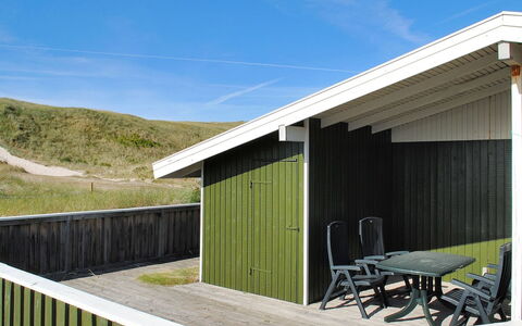 Aase - from the Sea: Tag, Hus, Hjem, Sommerhus, Sidespor, Estate, Indkørsel, Garden Bygninger, Gård, Skur