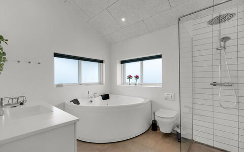 Niesina - from the Sea: Sanitærarmatur, Gulvbelægning, Indretning, Loft, Etage, Badeværelse, Håndvask, Tap, Vvs, Badekar