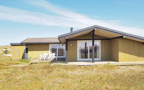 Alka - from the Sea: Græs, Hus, Tag, Hjem, Sommerhus, Busk, Land Lot, Landdistrikt, Stuehus, Bunddække